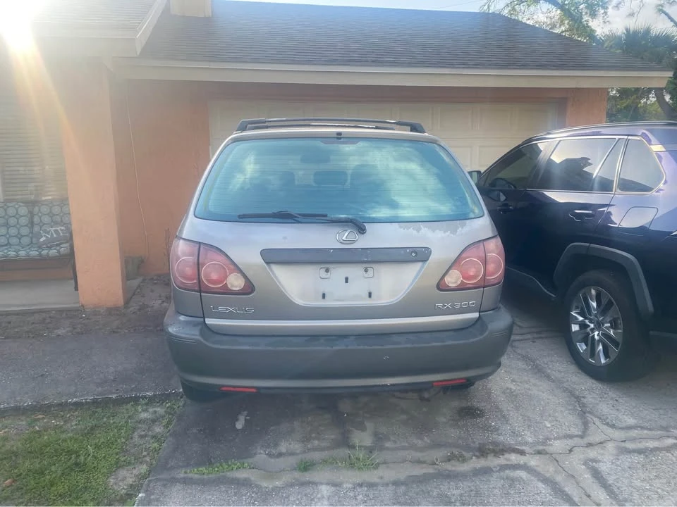 2000 Lexus RX 1st Gen - Image 4 of 9