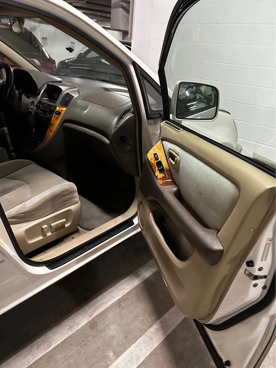 2000 Lexus RX 1st Gen - Image 11 of 12