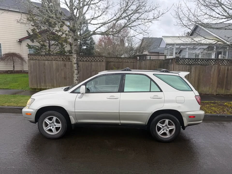 2000 Lexus RX 1st Gen - Image 2 of 10