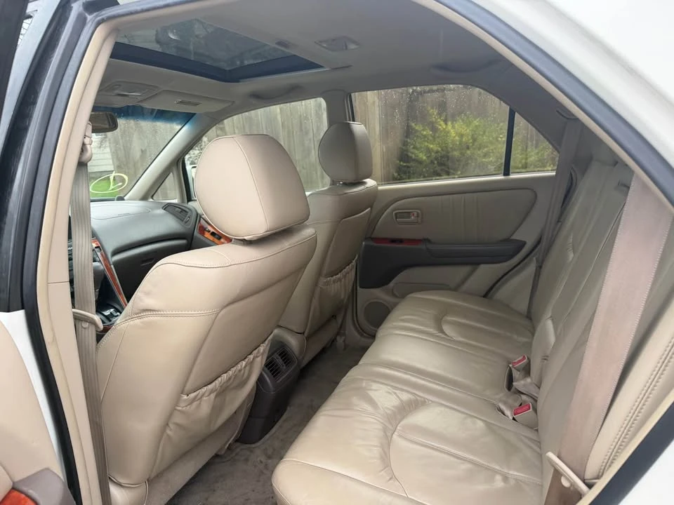 2000 Lexus RX 1st Gen - Image 9 of 10