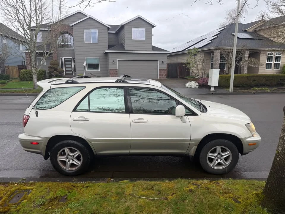 2000 Lexus RX 1st Gen - Image 5 of 10