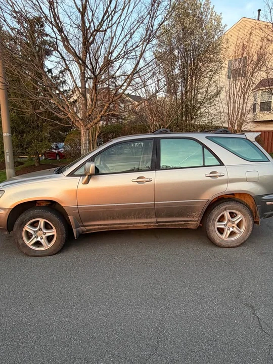 2000 Lexus RX 1st Gen - Image 4 of 11
