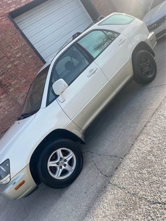 2000 Lexus RX 1st Gen - Image 2 of 6