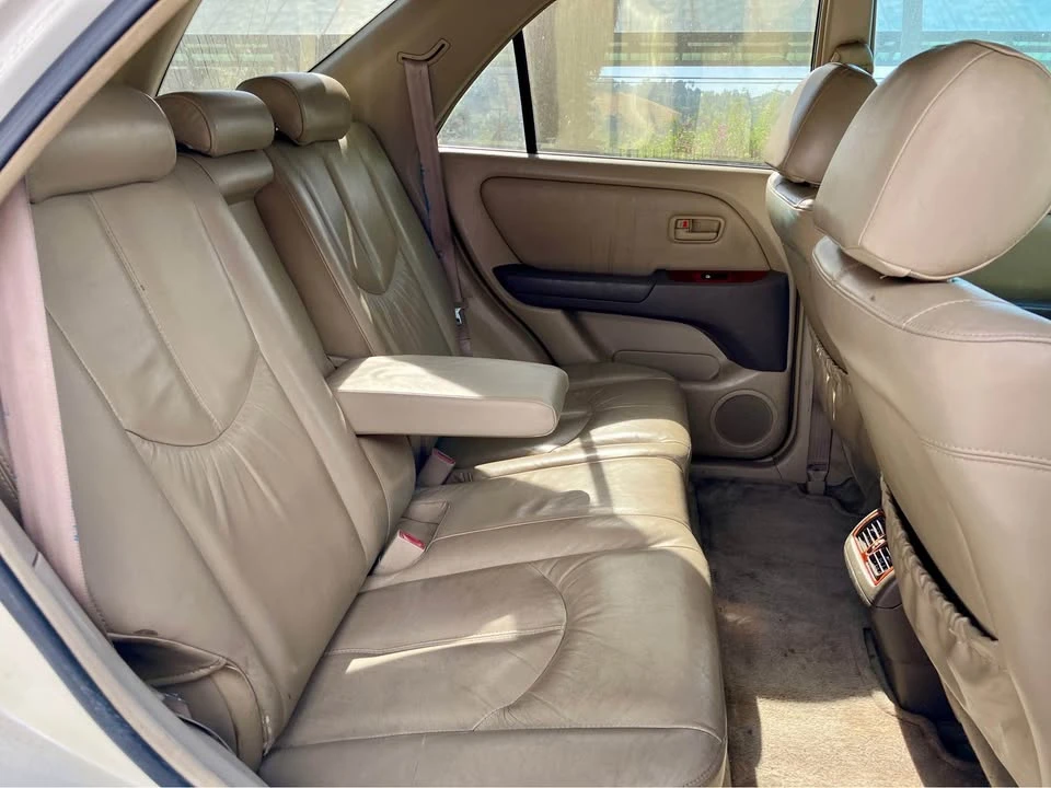 2000 Lexus RX 1st Gen - Image 12 of 16