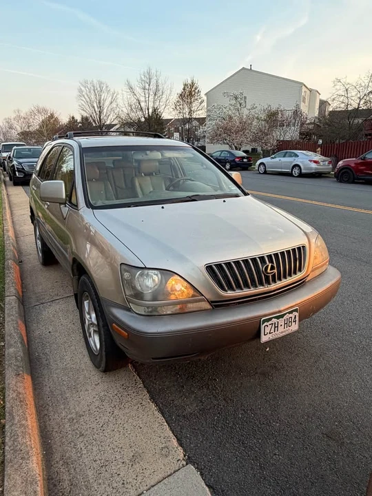 2000 Lexus RX 1st Gen - Image 2 of 11