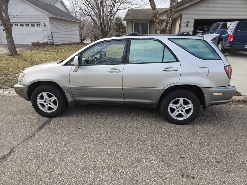 2000 Lexus RX 1st Gen - Image 2 of 7