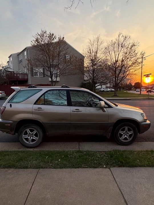 2000 Lexus RX 1st Gen - Image 8 of 11