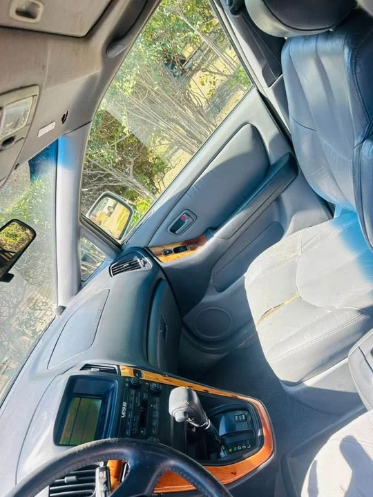 2000 Lexus RX 1st Gen - Image 2 of 8