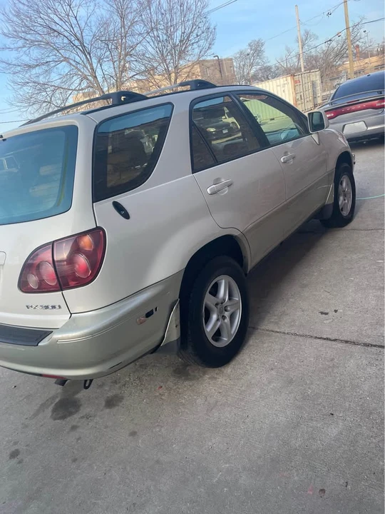2000 Lexus RX 1st Gen - Image 3 of 6