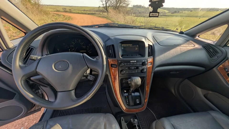 2000 Lexus RX 1st Gen - Image 8 of 16