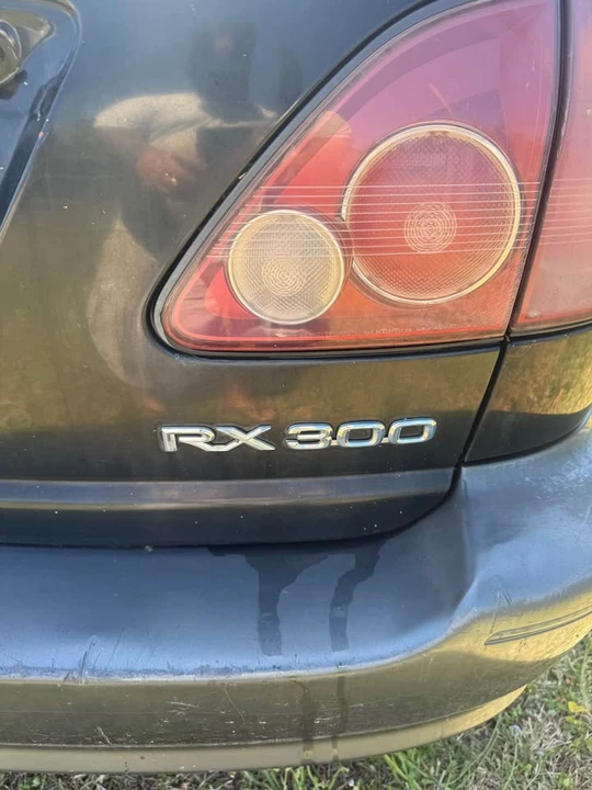 2000 Lexus RX 1st Gen - Image 5 of 7