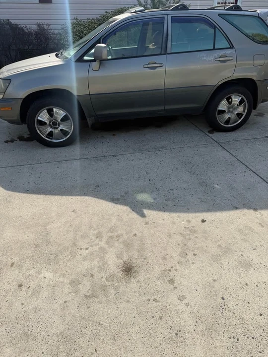 2000 Lexus RX 1st Gen - Image 2 of 5