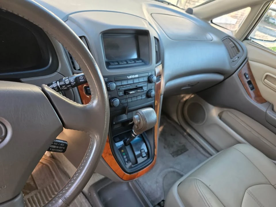 2000 Lexus RX 1st Gen - Image 6 of 9