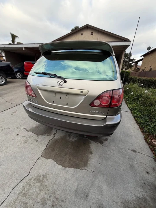 2000 Lexus RX 1st Gen - Image 9 of 14