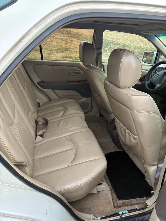 2000 Lexus RX 1st Gen - Image 6 of 6