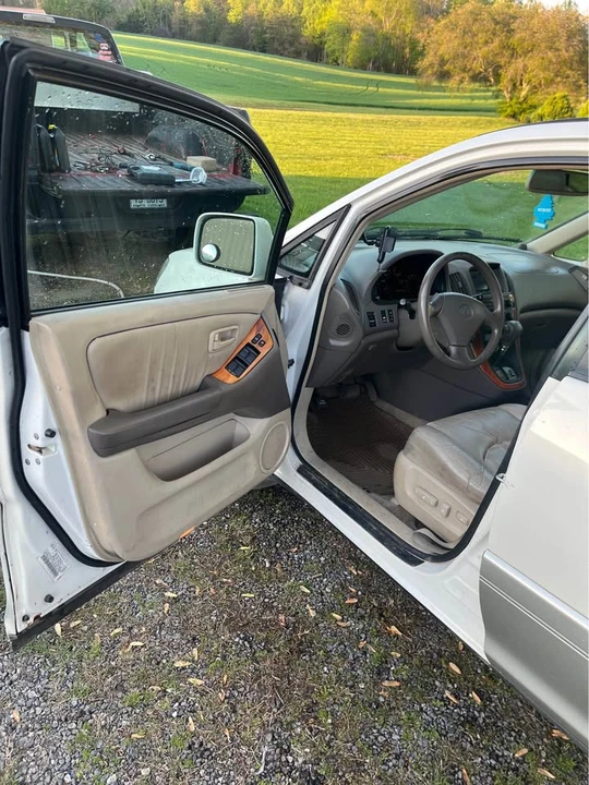 2000 Lexus RX 1st Gen - Image 3 of 14