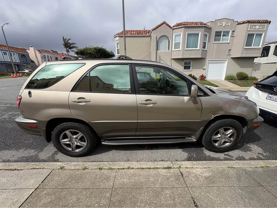 2000 Lexus RX 1st Gen - Image 3 of 4
