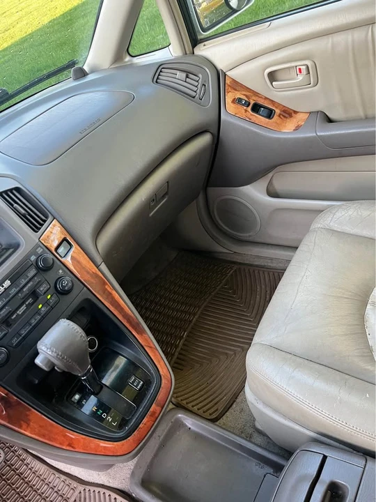 2000 Lexus RX 1st Gen - Image 6 of 14