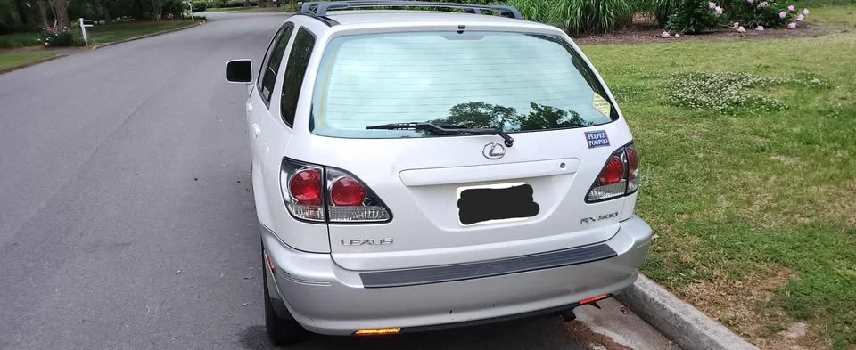 2000 Lexus RX 1st Gen - Image 2 of 7