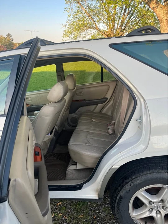 2000 Lexus RX 1st Gen - Image 9 of 14