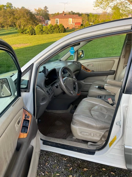 2000 Lexus RX 1st Gen - Image 4 of 14