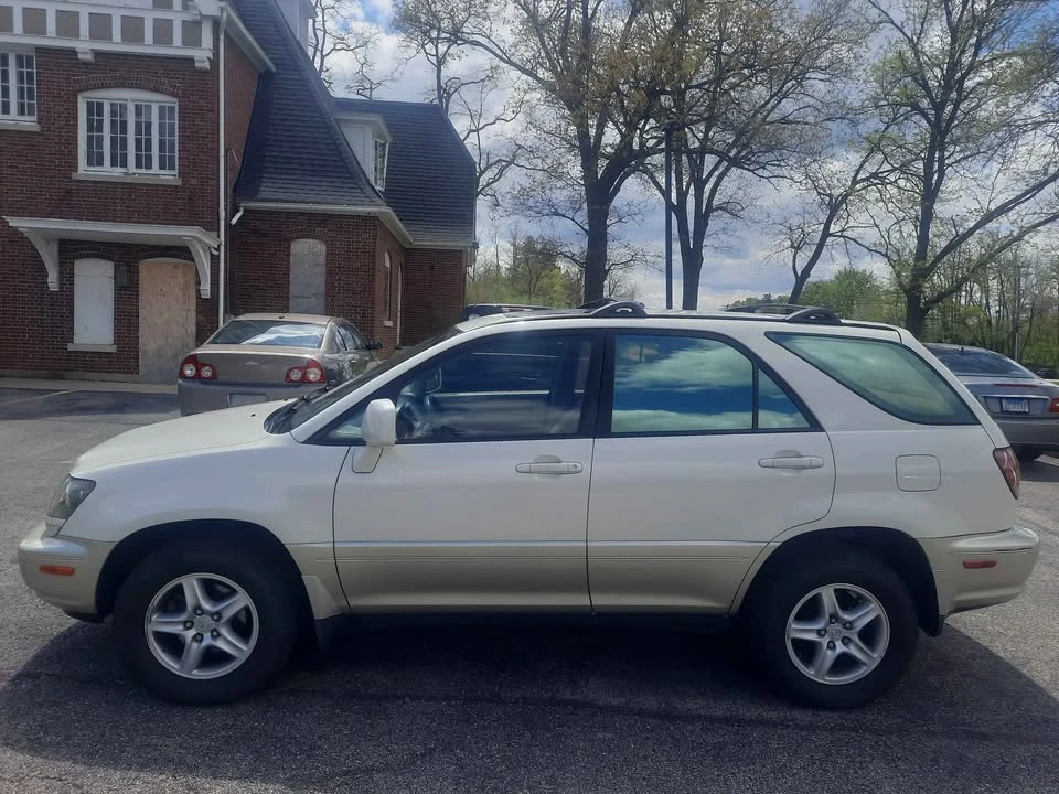 2000 Lexus RX 1st Gen - Image 6 of 16