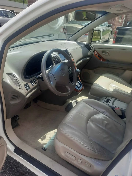 2000 Lexus RX 1st Gen - Image 8 of 16
