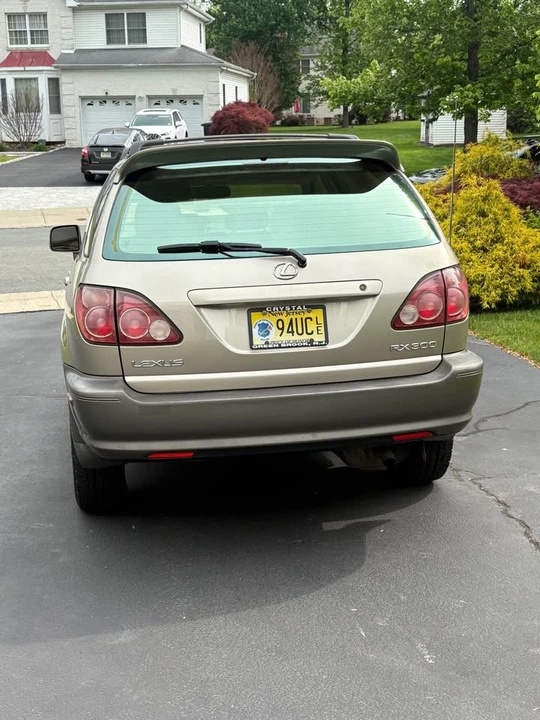 2000 Lexus RX 1st Gen - Image 3 of 14