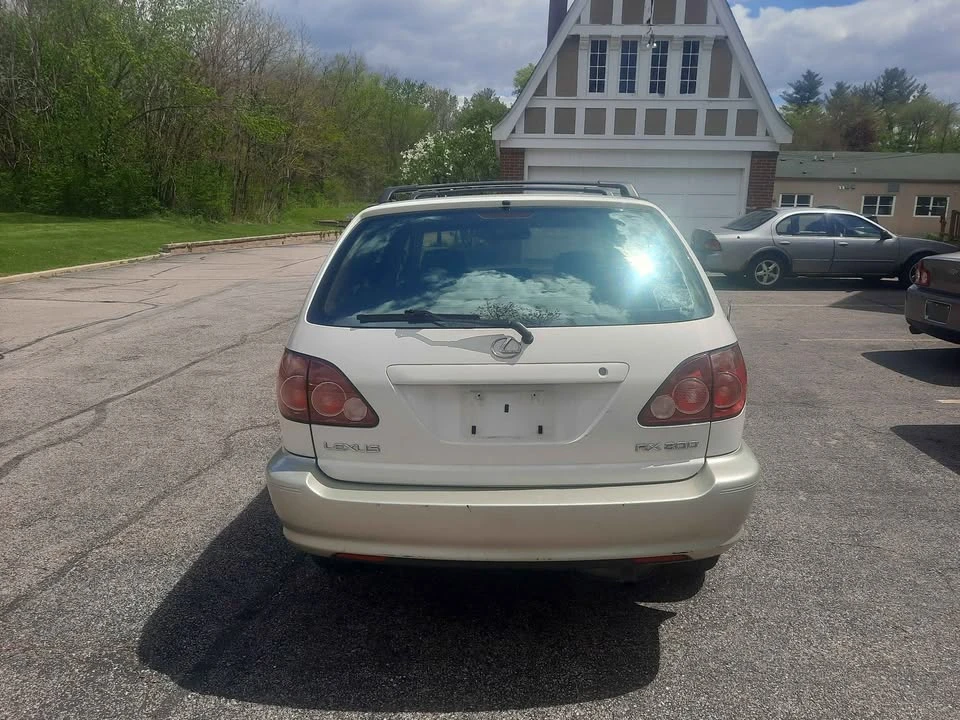 2000 Lexus RX 1st Gen - Image 4 of 16