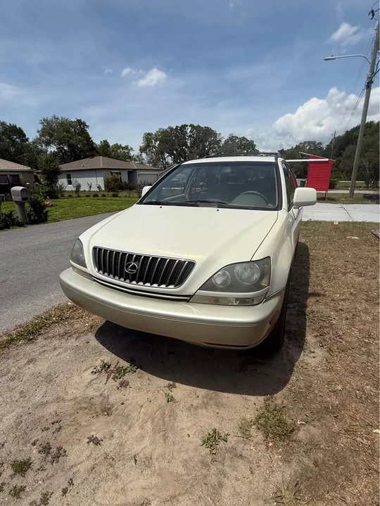 2000 Lexus RX 1st Gen - Image 2 of 2