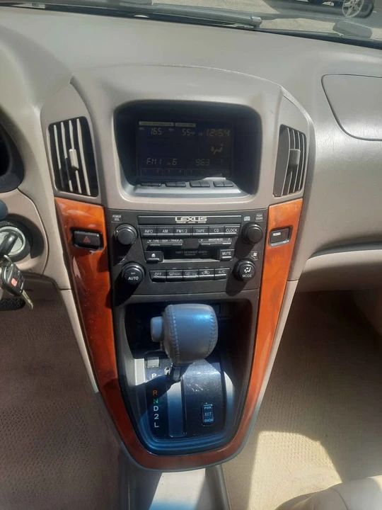 2000 Lexus RX 1st Gen - Image 15 of 16