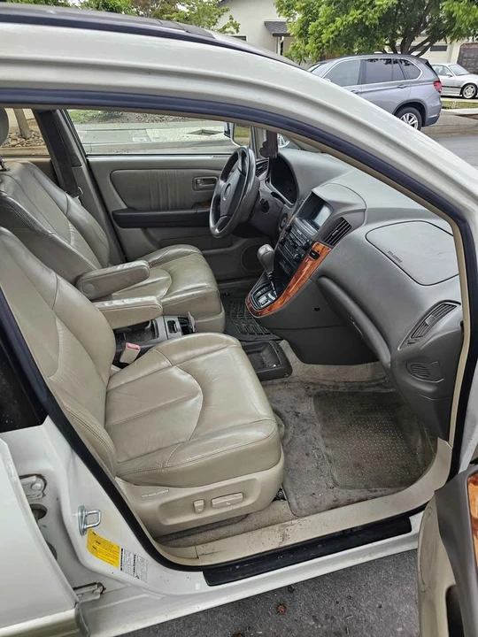 2000 Lexus RX 1st Gen - Image 2 of 4
