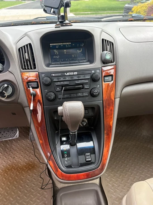 2000 Lexus RX 1st Gen - Image 7 of 14