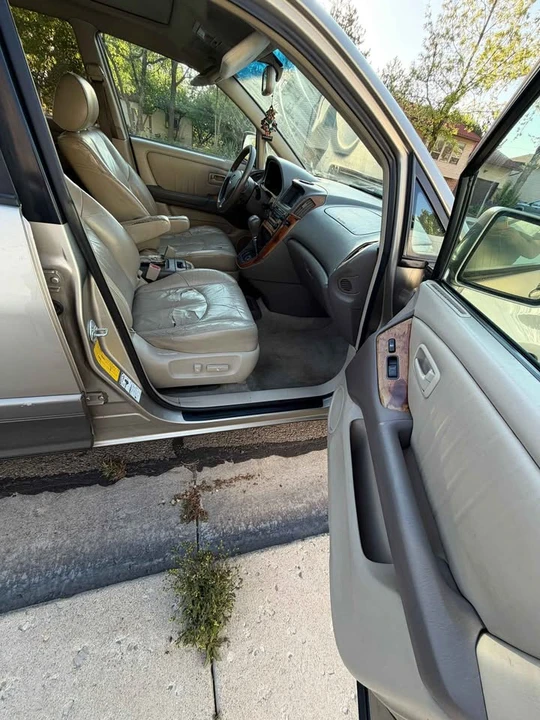 2000 Lexus RX 1st Gen - Image 14 of 20