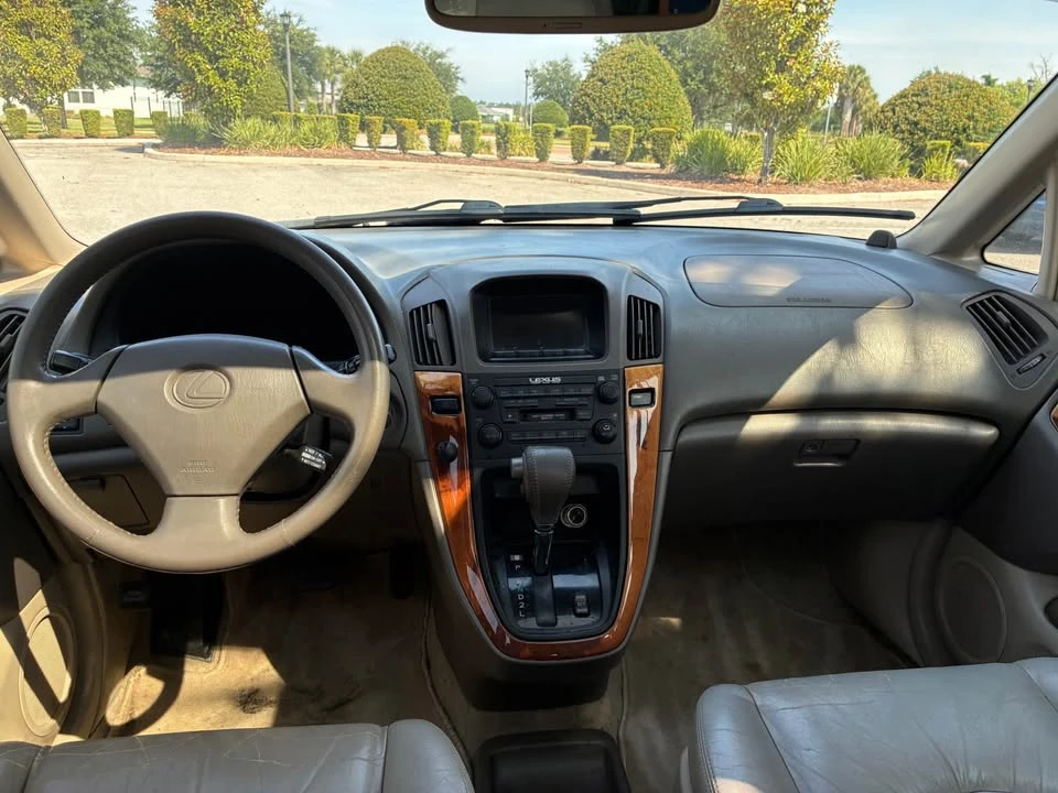 2000 Lexus RX 1st Gen - Image 11 of 20