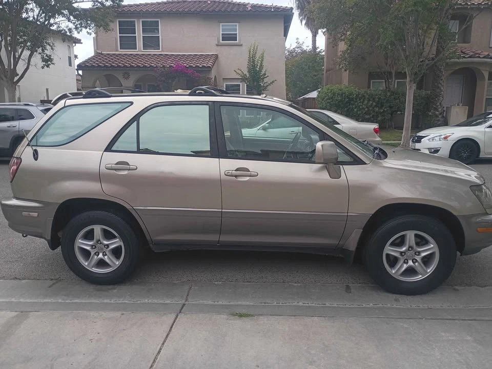 2000 Lexus RX 1st Gen - Image 4 of 15