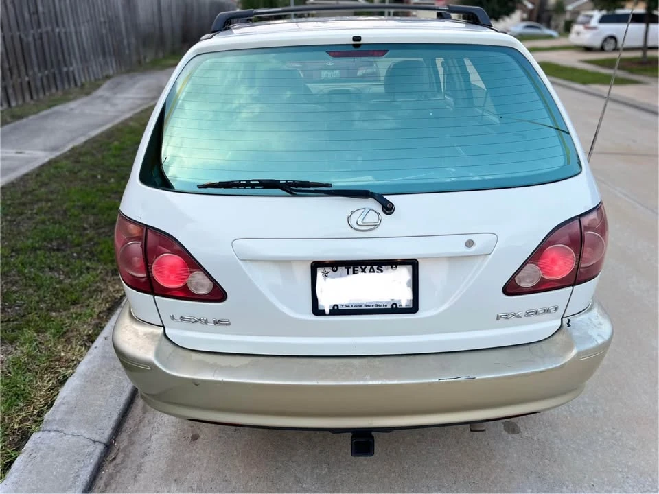 2000 Lexus RX 1st Gen - Image 4 of 8
