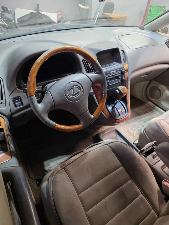 2000 Lexus RX 1st Gen - Image 2 of 5