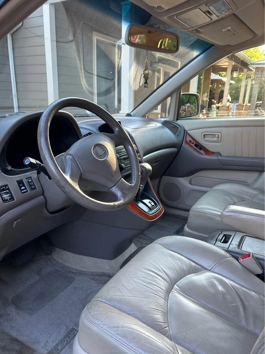 2000 Lexus RX 1st Gen - Image 9 of 20