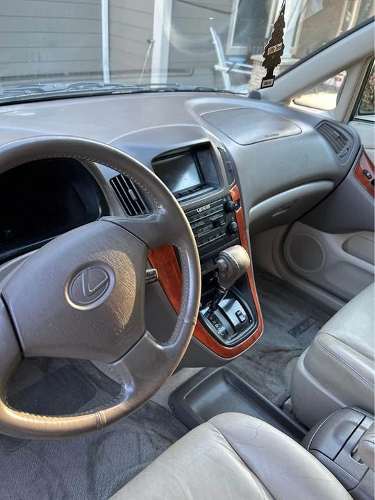 2000 Lexus RX 1st Gen - Image 10 of 20
