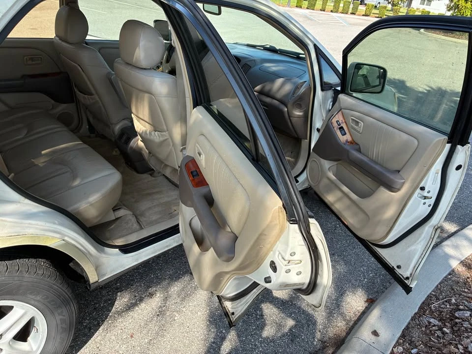 2000 Lexus RX 1st Gen - Image 17 of 20