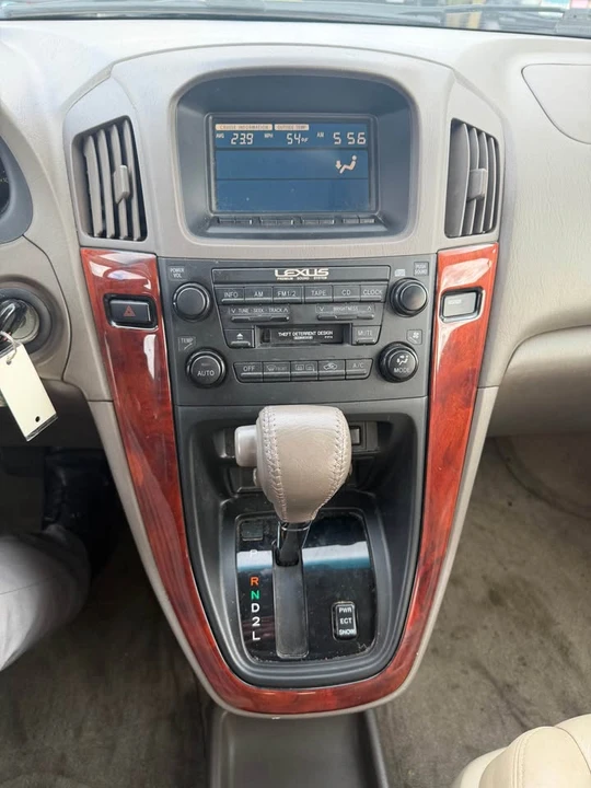 2000 Lexus RX 1st Gen - Image 10 of 11
