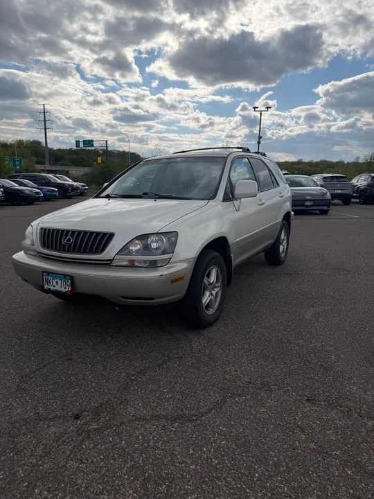 2000 Lexus RX 1st Gen - Image 2 of 11