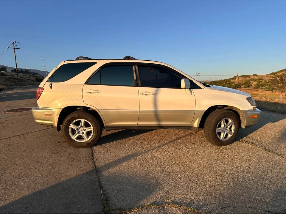 2000 Lexus RX 1st Gen - Image 4 of 11