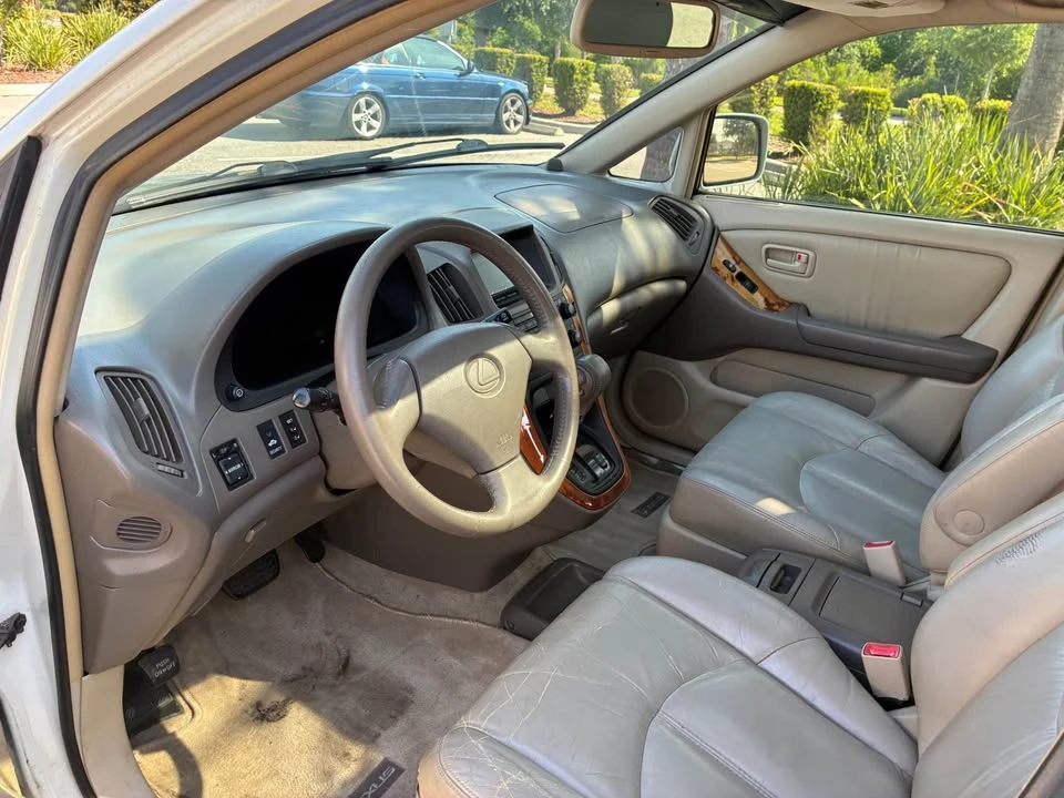 2000 Lexus RX 1st Gen - Image 12 of 20