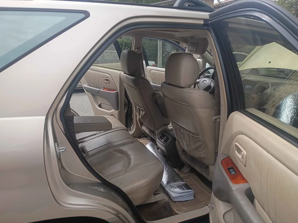 2000 Lexus RX 1st Gen - Image 11 of 15