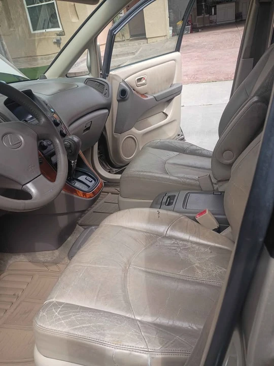 2000 Lexus RX 1st Gen - Image 11 of 15