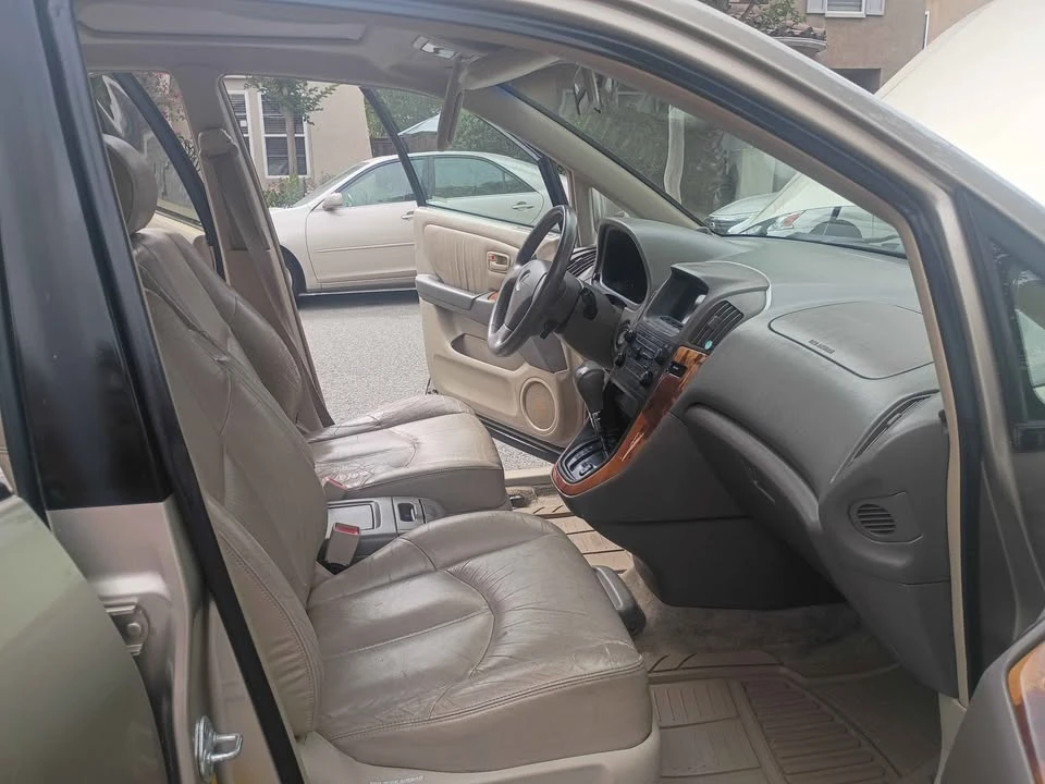 2000 Lexus RX 1st Gen - Image 14 of 15