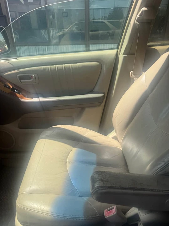 2000 Lexus RX 1st Gen - Image 10 of 12