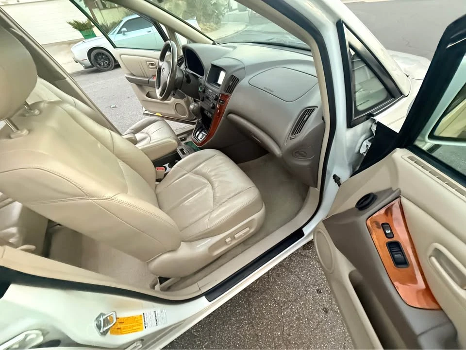 2000 Lexus RX 1st Gen - Image 11 of 20